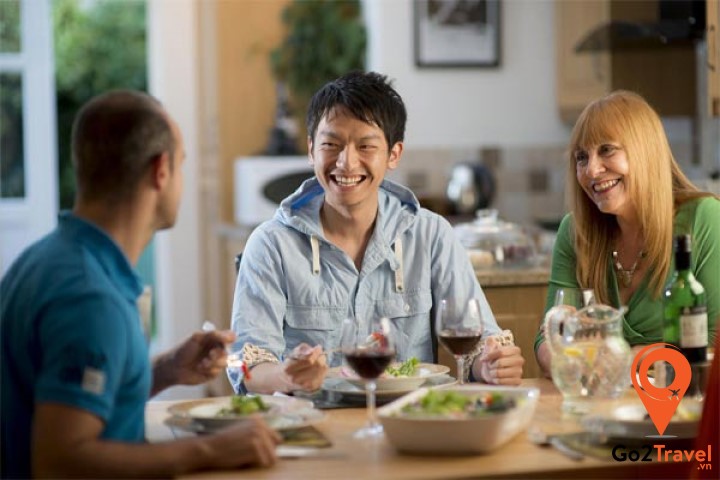 Lời mời tiệc và chú ý khi ăn uống