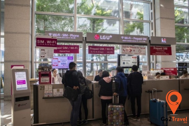 Xếp hàng mua SIM 4G tại sân bay Incheon
