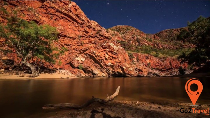 đây là khu vực lí tưởng để ngắm sao băng, vì tinh tú và các vệ tinh vào ban đêm