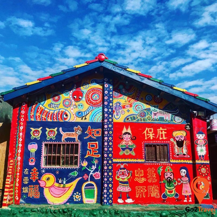 Những bức tranh ở làng được vẽ bởi một người lính già đã về hưu