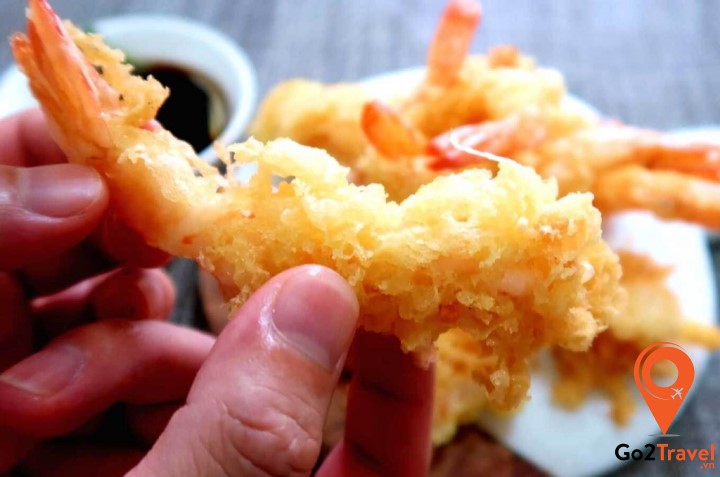 Cắn một miếng và cảm nhận vị giòn tan trong miệng của Tempura