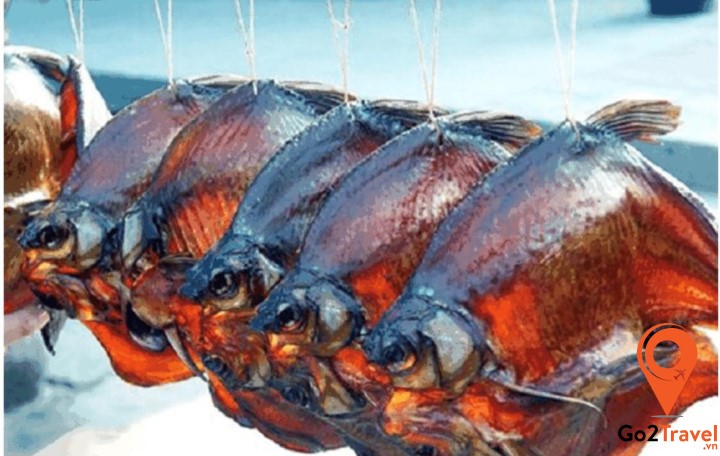 Cá ướp có thể ăn luôn với cơm hay xôi nếp, hoặc được dùng để nấu canh cá với các loại rau củ muối truyền thống.