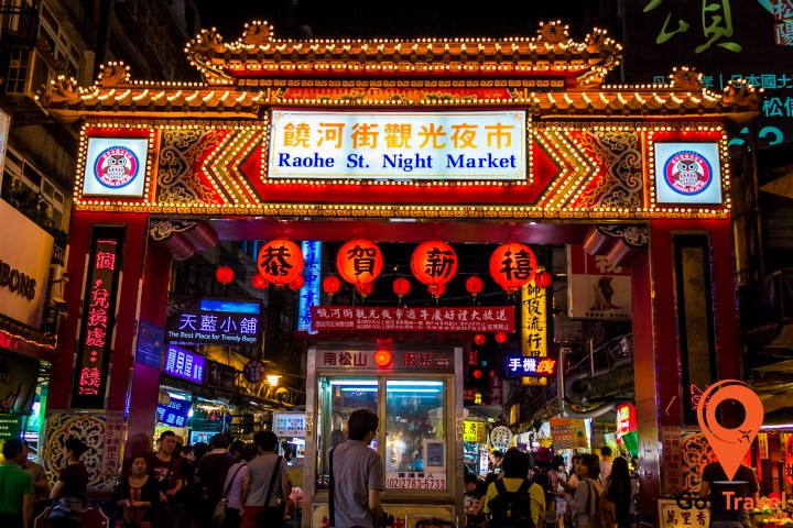 Thưởng thức các món ăn đường phố tại chợ đêm