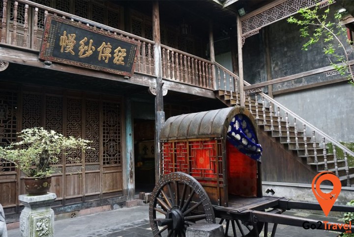 Cố cư trên có dạng ngôi tứ hợp viện miền Nam, điển hình với phong cách kiến trúc của thời nhà Minh và nhà Thanh.