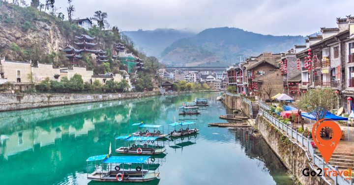 Nên tìm hiểu các phương thức di chuyển để đến Phượng Hoàng cổ trấn trước khi đi