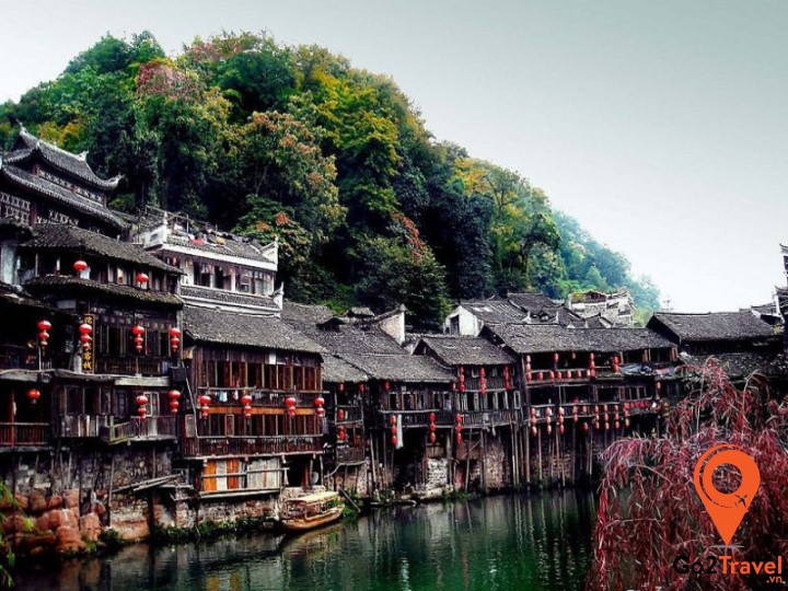 Phượng Hoàng Cổ Trấn là nơi định cư chính của dân tộc H’mông