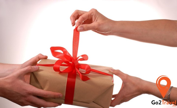 Một tuần trước ngày Seollal, các gia đình hối hả mua sắm, chuẩn bị quà tặng cho người thân trong gia đình và bạn bè.