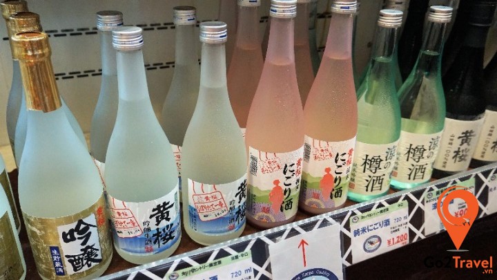Sake là loại rượu Nhật Bản được làm từ gạo