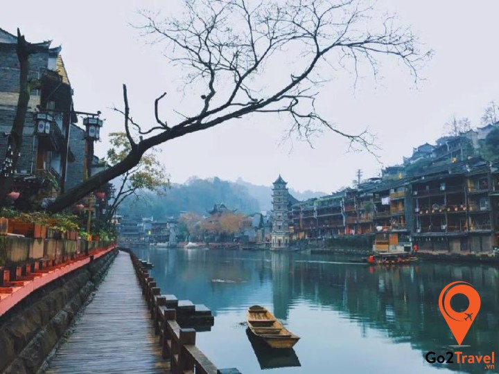 Khung cảnh trữ tình trên sông Đà Giang