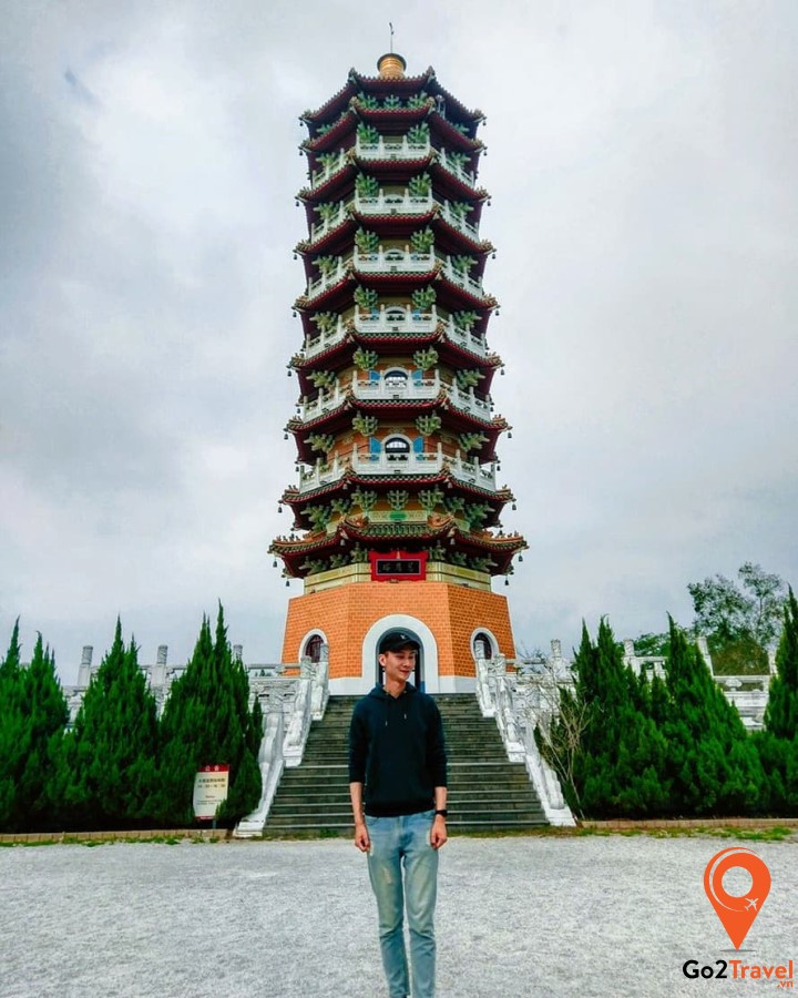 Tháp Từ Ân có thể ngắm toàn cảnh hồ Nhật Nguyệt