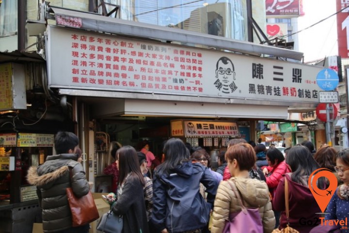 Trà sữa ông Trần luôn đông khách