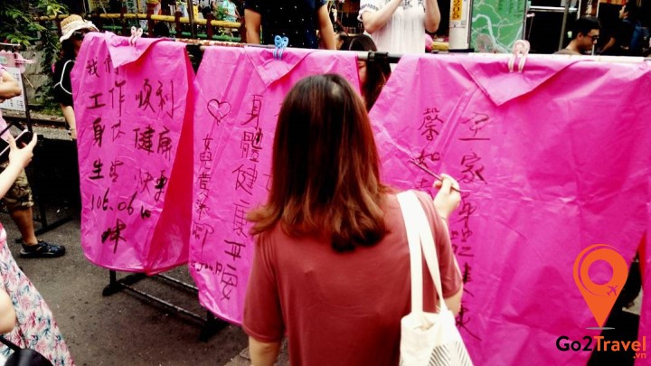 Tự tay viết lên đèn trời, cầu bình an, may mắn