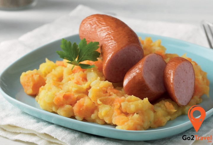 Hutspot gồm có khoai tây nghiền, cà rốt, hành tây, thịt bò om