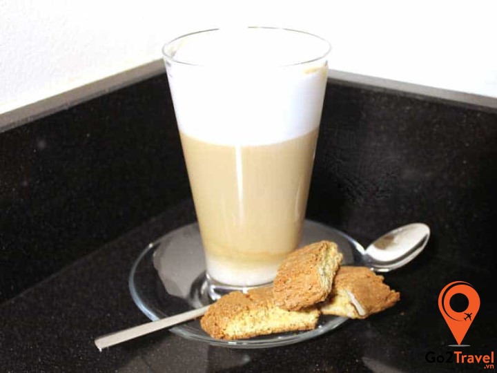 Món tráng miệng Koffie Verkeerd là một loại thức uống rất được người Hà Lan ưa chuộng