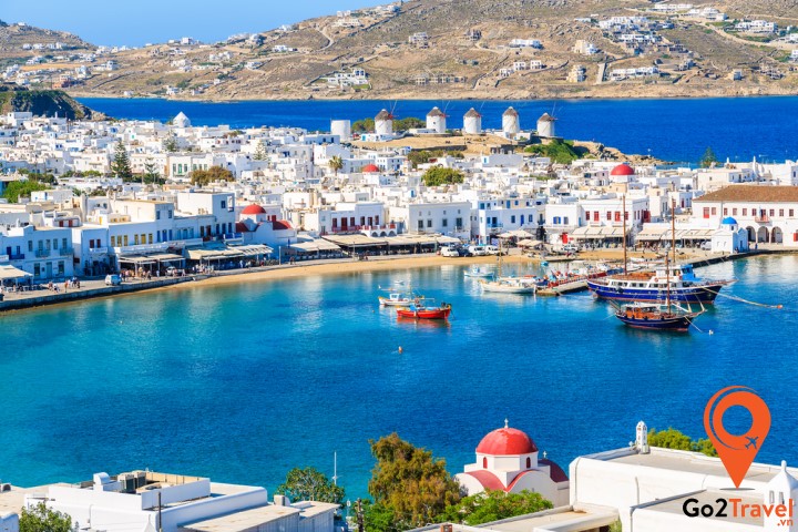 Mykonos cũng được thiên nhiên ban tặng vẻ đẹp nao lòng, cuốn hút du khách muôn phương