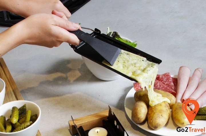 ừ phô mai, người Thụy Sĩ có thể chế biến thành nhiều món ăn khác nhau trong đó có món phô mai chảy vô cùng thơm ngon