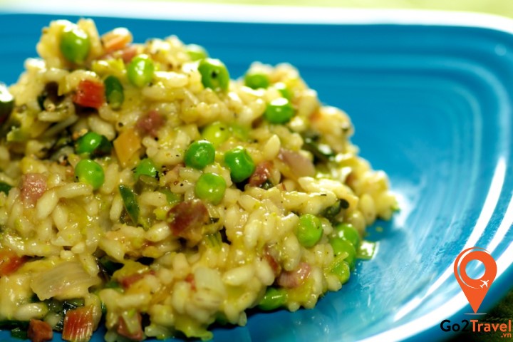 Đây là một món ăn nổi tiếng tại Thụy Sĩ nhưng lại mang những đặc trưng của nền ẩm thực Italya