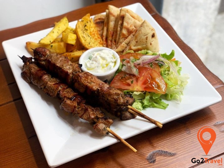 Thịt nướng Souvlaki đã trở thành món ăn Hy Lạp nổi tiếng và phổ biến khắp thế giới