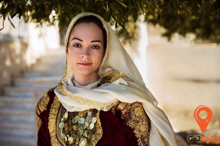 Đừng Ăn mặc hở hang, lố bịch