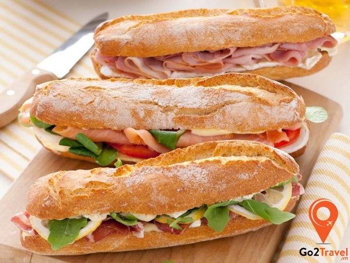 Trong các bữa ăn của người Hà Lan, các thành phần thường được sử dụng nhiều nhất đó chính là khoai tây, rau, thịt, bánh mì hay cá trích.