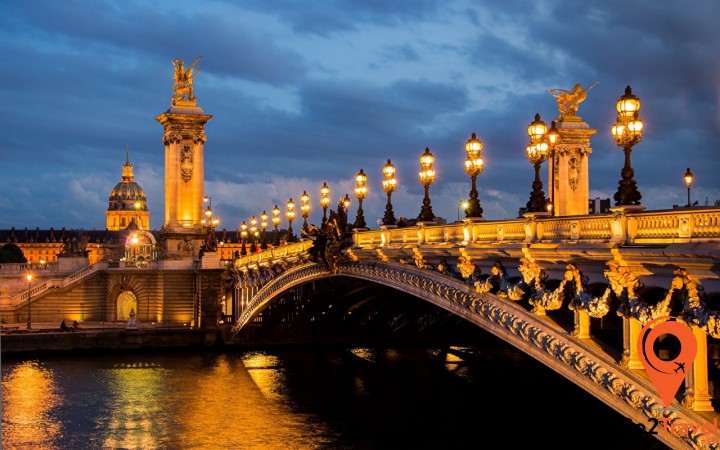 Pont Neuf là cây cầu cổ nhất ở Paris