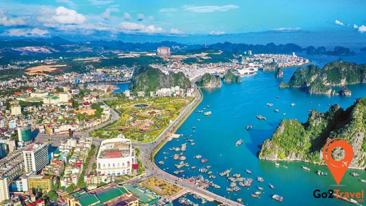 khách Trung Quốc đến tham quan tại các địa điểm du lịch ở Quảng Ninh