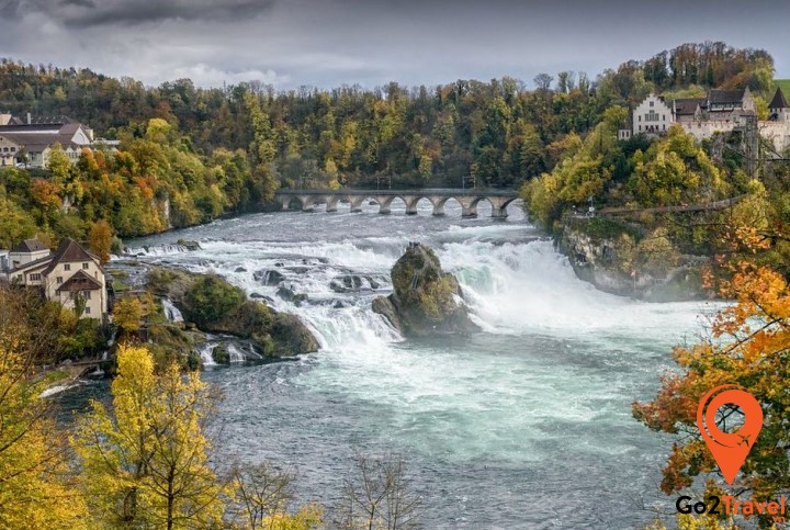 Thác nước Rhine lớn nhất châu Âu là một kỳ quan thiên nhiên hấp dẫn của đất nước này