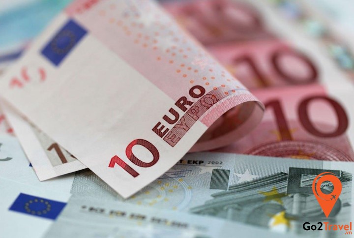 Bạn nên đổi tiền sang Euro trước khi đi Pháp