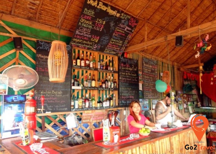 Sky Bar là quán bar nổi tiếng nhất ở đảo Koh Rong