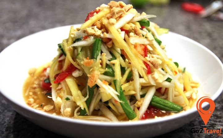 Som Tum Thái hay còn được gọi với tên nộm đu đủ