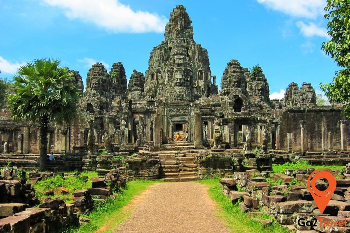 Angkor Wat được xây dựng bằng vô vàn phiến đá xanh