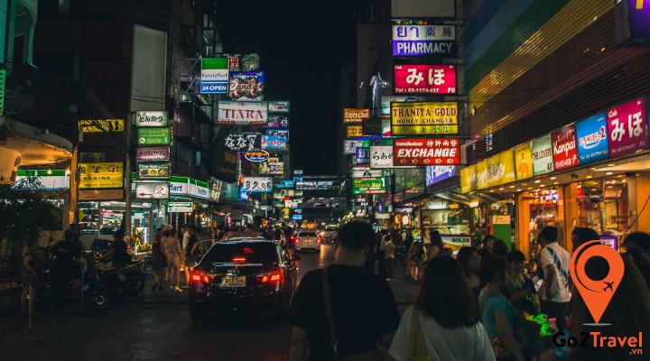 Không khí nhộn nhịp ở chợ đêm Silom