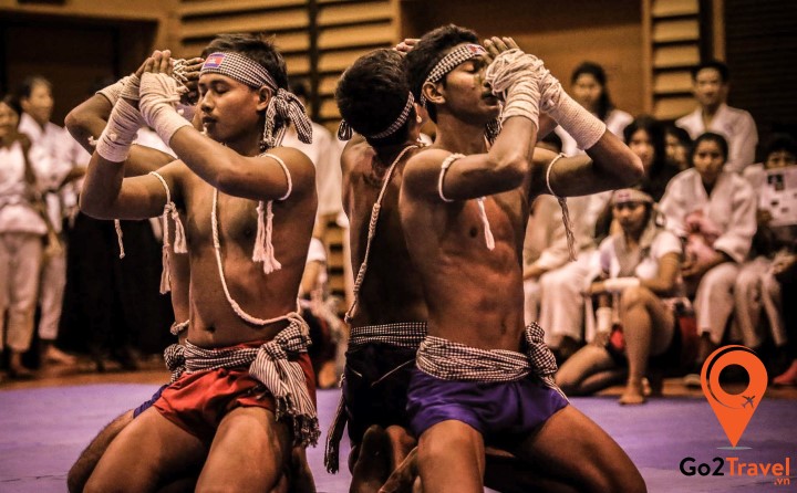 Bokator sử dụng một loạt các kỹ thuật tấn công bằng cùi chỏ, đầu gối, cánh tay, cẳng chân, đầu v.v,..&nbsp;