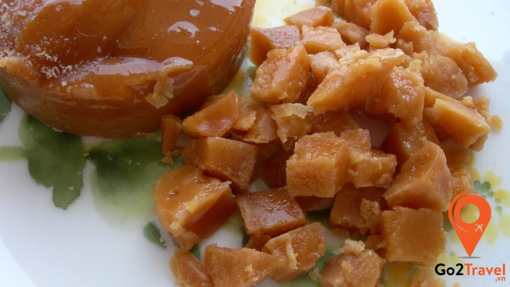 Khi chế biến, đường thốt nốt cho màu vàng sóng sánh như được sốt từ mật ong