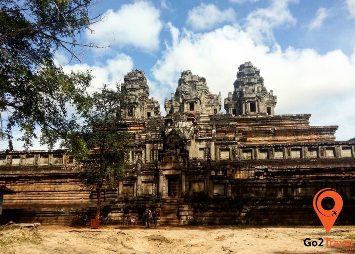 Lịch sử của Campuchia cũng trãi qua nhiều giai đoạn thăng trầm