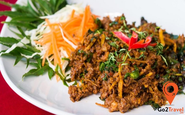 Khua kling Moo được làm từ  nhiều loại thịt khác nhau tuỳ sở thích