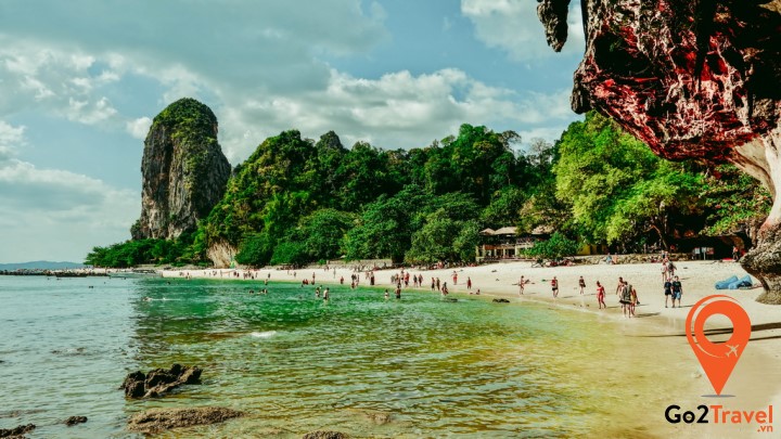 Bãi biển Phra Nang hoàn toàn chưa bị tác động của con người nên vẫn giữ vẹn nguyên dáng vẻ hoang sơ