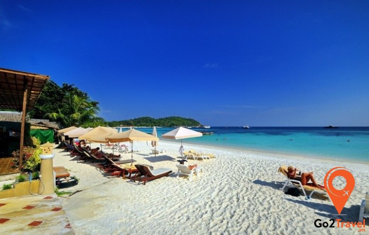 Bãi biển Pattaya có chiều dài 4km cùng đường cong hình lưỡi liềm mỹ miều