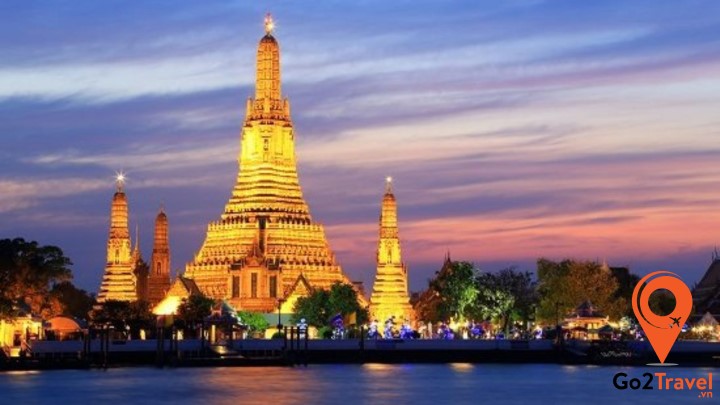 Wat Arun bên sông Chao Phraya