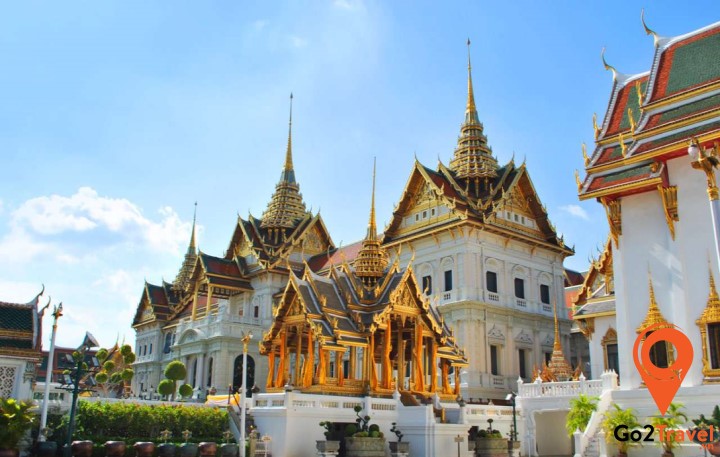 Wat Pho nằm phía sau Chùa Phật Ngọc