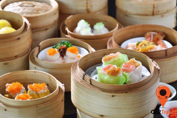 Nhiều loại dim sum khác nhau được đặt trong lồng hấp