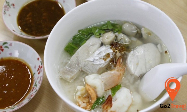 Món canh có vị cay và chua nhẹ