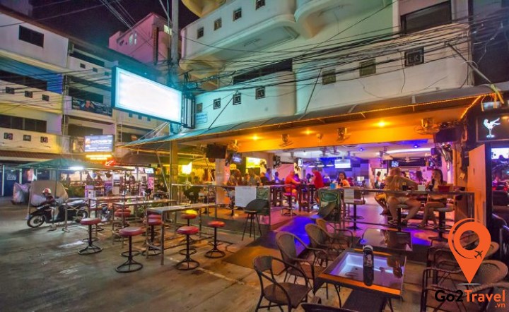 Một trong những go – go bar nổi tiếng Soi LK Metro