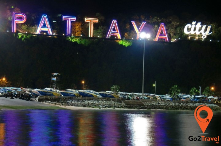 Bãi biển Pattaya về đêm