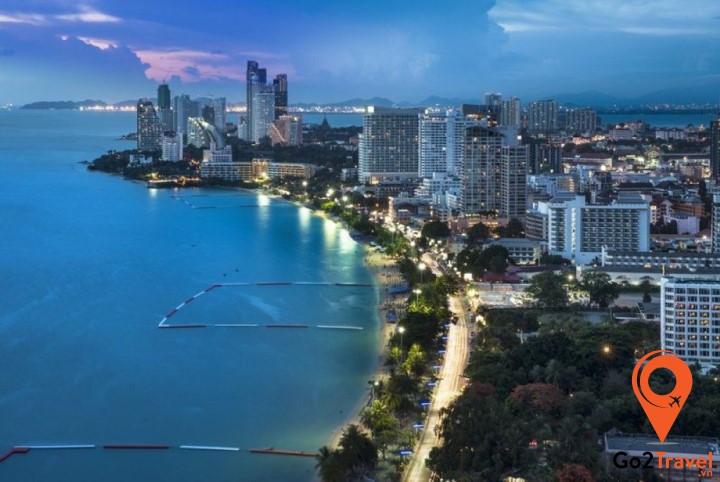 Pattaya cách thủ đô  Bangkok khoảng 165km về phía Đông Nam